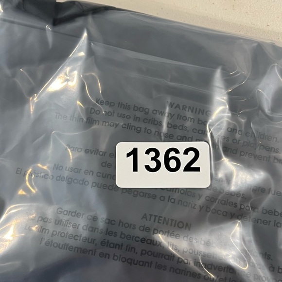 Lululemon Size 8 Back in Action Black Deep V Performance Long Sleeve Shirt ALO - Picture 8 of 8